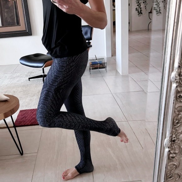 Niyama Sol Live Laugh Love Snake Skin Print Leggings Size M - Picture 1 of 11